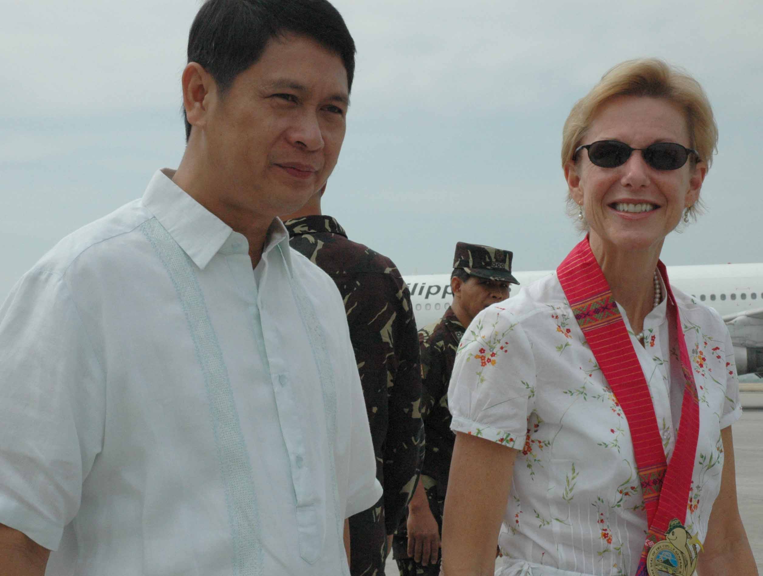 GENSAN MAYOR JUN ACHARON AND AMBASSADOR KENNEY EARLIER AT THE GENSAN AIRPORT UPON THE LATTER'S ARRIVAL