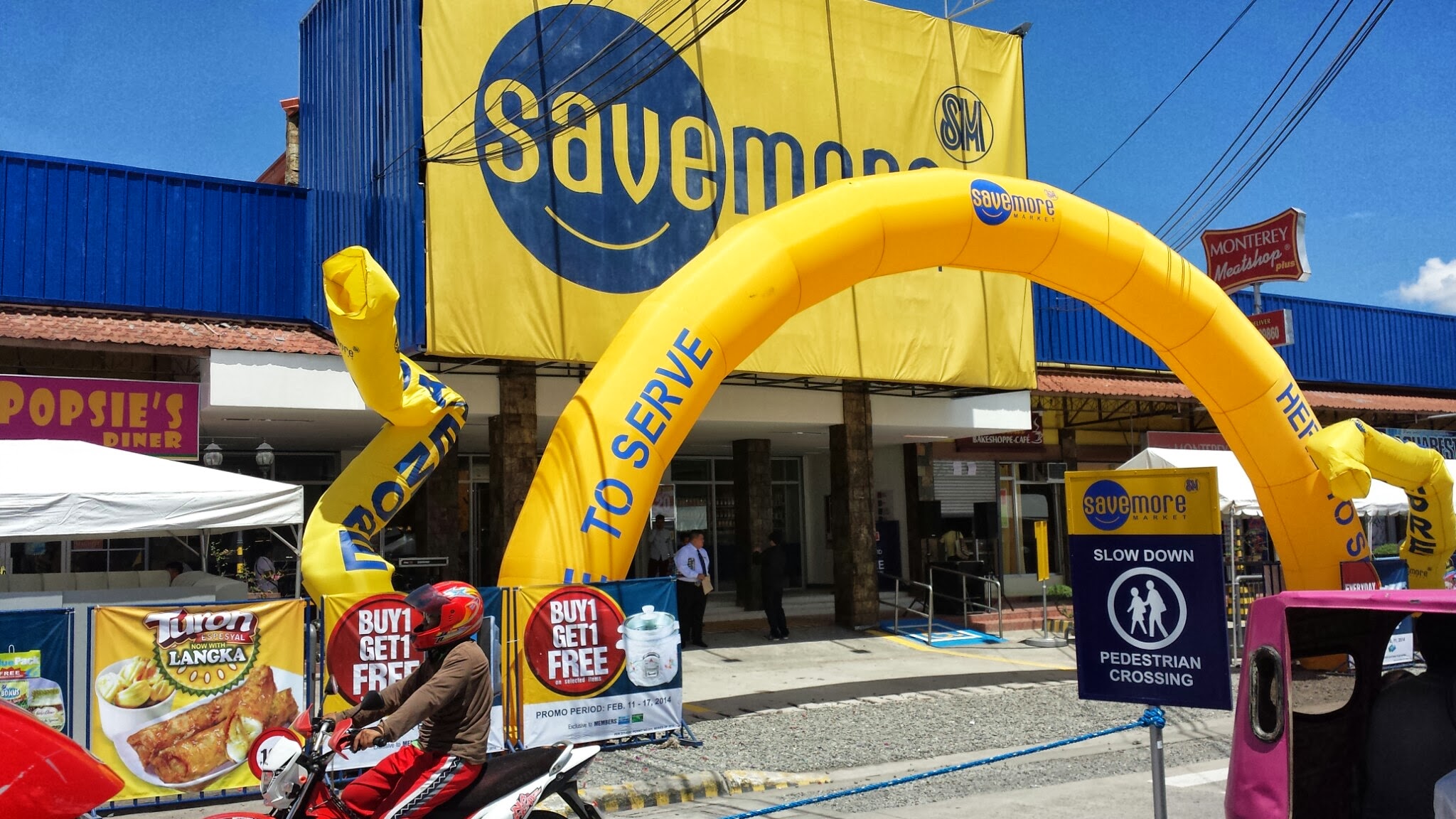 SM Savemore Market GenSan�s jampacked Grand Opening